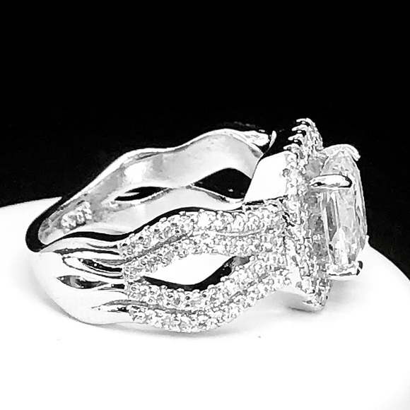 Sexy Square Wedding Ring - Picture 4 of 6